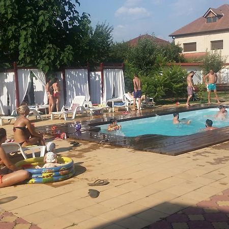 Casa Alba Hotel Ramnicu Valcea Ngoại thất bức ảnh