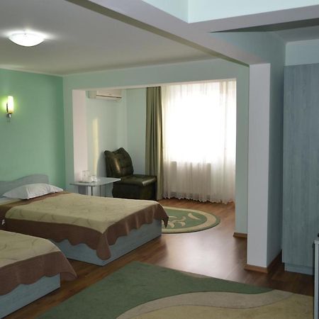 Casa Alba Hotel Ramnicu Valcea Ngoại thất bức ảnh