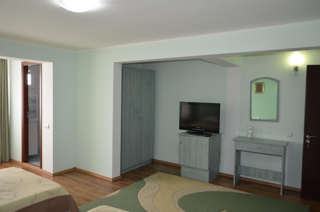 Casa Alba Hotel Ramnicu Valcea Ngoại thất bức ảnh