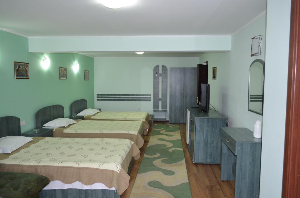 Casa Alba Hotel Ramnicu Valcea Ngoại thất bức ảnh