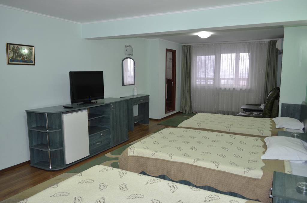 Casa Alba Hotel Ramnicu Valcea Ngoại thất bức ảnh