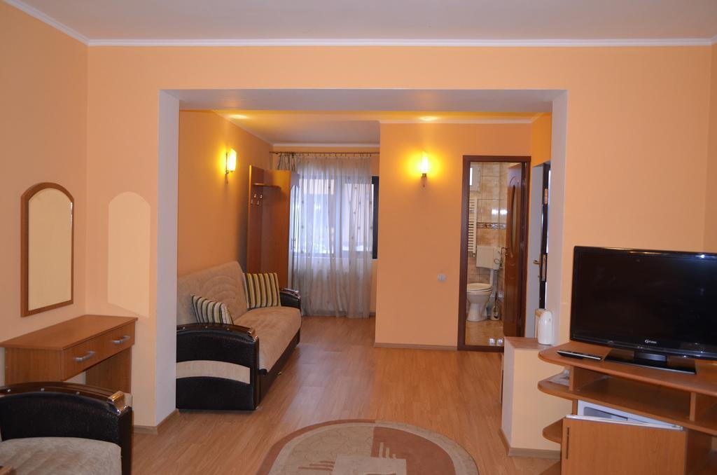 Casa Alba Hotel Ramnicu Valcea Ngoại thất bức ảnh