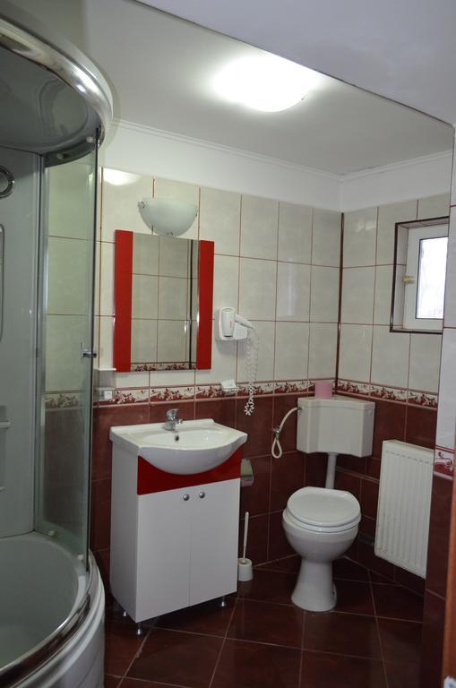 Casa Alba Hotel Ramnicu Valcea Ngoại thất bức ảnh