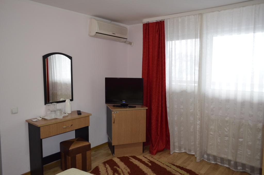 Casa Alba Hotel Ramnicu Valcea Ngoại thất bức ảnh