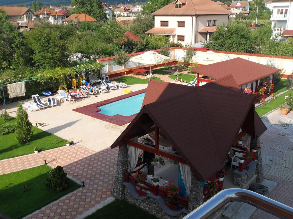 Casa Alba Hotel Ramnicu Valcea Ngoại thất bức ảnh