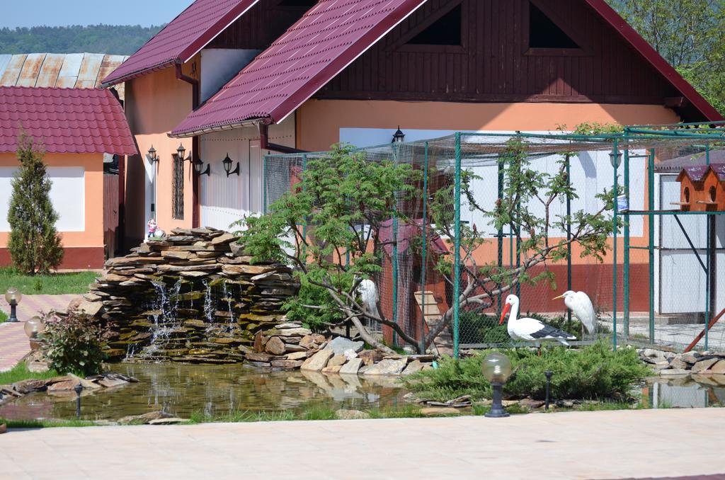 Casa Alba Hotel Ramnicu Valcea Ngoại thất bức ảnh