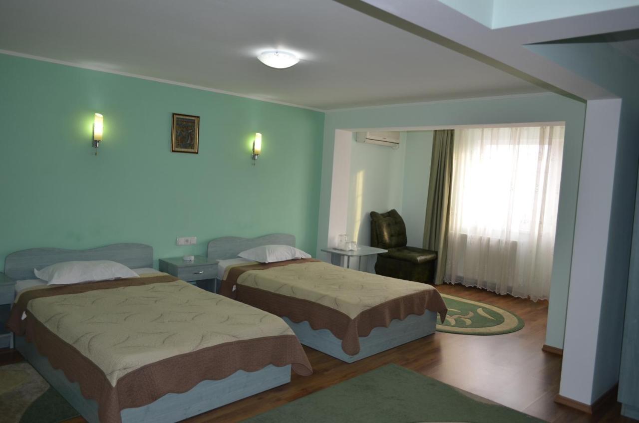 Casa Alba Hotel Ramnicu Valcea Ngoại thất bức ảnh